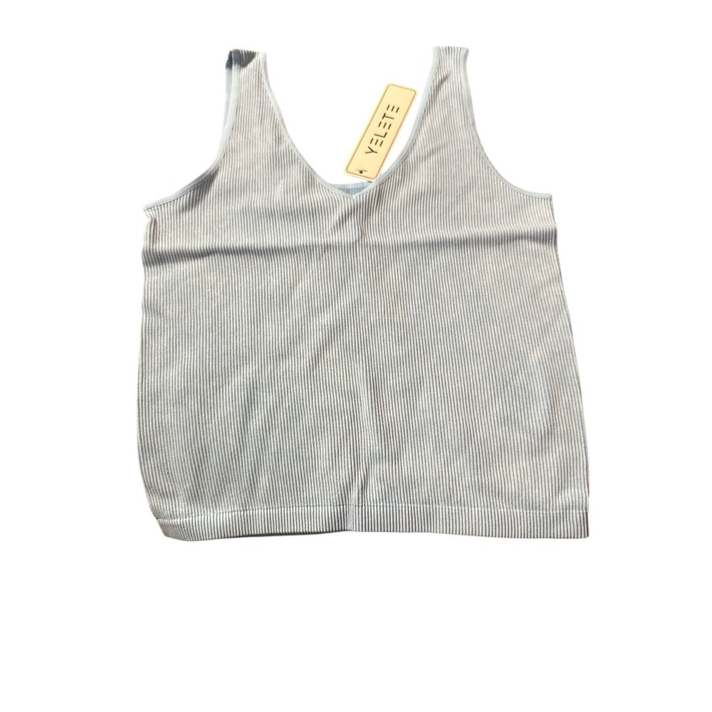NWT yelete women's boutique Textured Ribbed Solid Scoop v-Neck Cropped‎ cami Top
